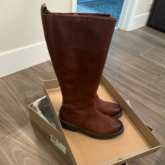 Clark’s brown leather boots - Picture 1 of 4